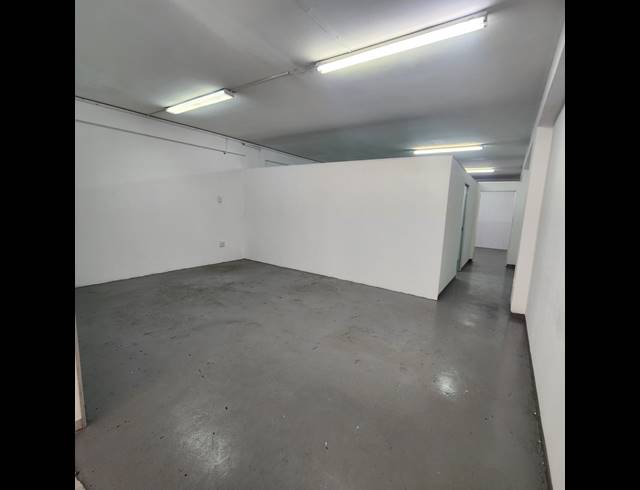 696M² SHOWROOM TO LET IN WINDERMERE